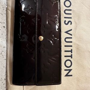Authentic Louis Vuitton Sarah Wallet Vernis Amarante Color